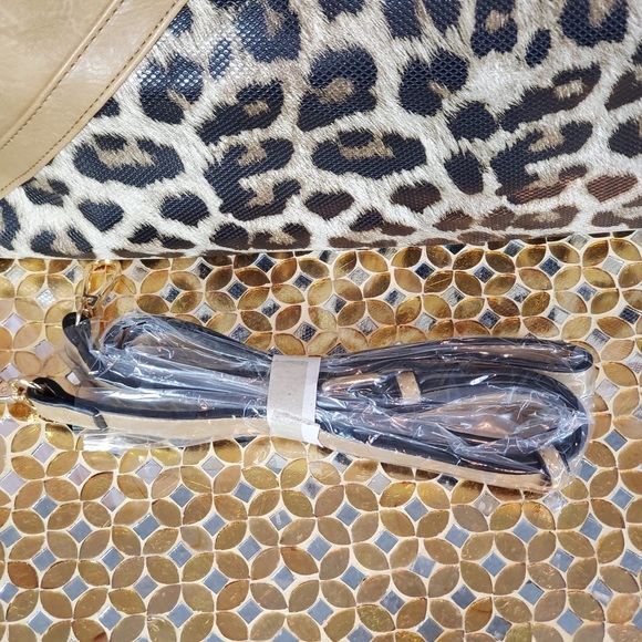 Leopard Handbag Hobo Style NWT - Picture 3 of 10